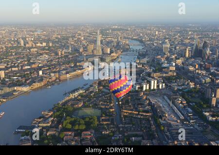 Volo in mongolfiera su Londra - 02 Foto Stock