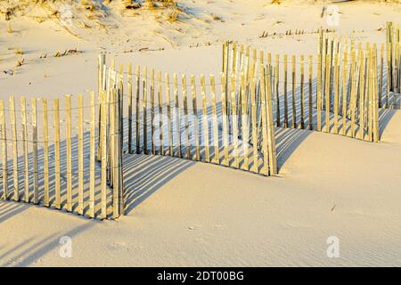 Immagine dettagliata della recinzione sulla spiaggia a Coopers Beach, Southampton, NY Foto Stock