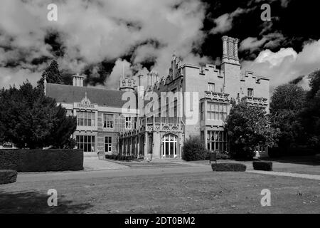 Vista estiva di Orton Hall, Peterborough città, Cambridgeshire, Inghilterra, Regno Unito Foto Stock