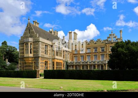 Vista estiva di Orton Hall, Peterborough città, Cambridgeshire, Inghilterra, Regno Unito Foto Stock