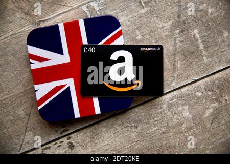 Orlando,FL/USA-10/7/19: Un  dono carta pronti per una persona di  acquisto come il regalo perfetto per un familiare o un amico Foto stock -  Alamy