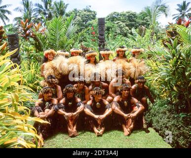 Danza Polinesiana troupe in giardini, Rarotonga Isole Cook Foto Stock