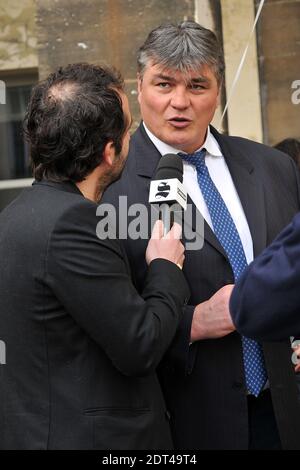 David Douillet al lancio dei 25 pezzi Jaunes beneficenza all'Hopital Necker a Parigi, 8 gennaio 2014. Foto di Thierry Plessis/ABACAPRESS.COM Foto Stock