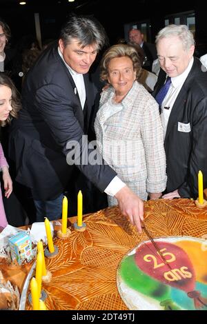 Bernadette Chirac e David Douillet in occasione del lancio dei 25 pezzi di beneficenza Jaunes all'Hopital Necker di Parigi, 8 gennaio 2014. Foto di Thierry Plessis/ABACAPRESS.COM Foto Stock