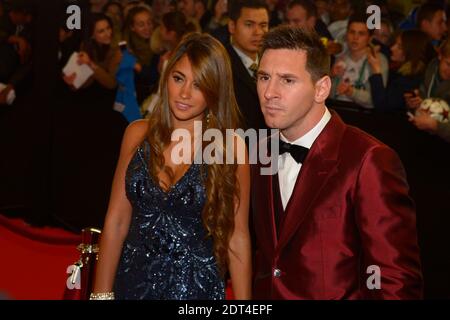 L'attaccante argentino del FC Barcellona Lionel messi e la sua partner Antonella Roccuzzo durante una telefonata prima del gala FIFA Ballon d'Or 2013 al Kongresshalle di Zurigo, Svizzera, il 13 gennaio 2014. Foto di Henri Szwarc/ABACAPRESS.COM Foto Stock