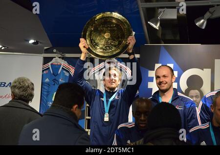 Francia il giocatore di pallamano Kentin Mahe arriva per una sessione di autografi e una conferenza stampa all'Adidas Store sul viale Champs Elysees a Parigi, Francia il 27 gennaio 2014, dopo aver vinto la finale del Campionato europeo di pallamano maschile contro la Danimarca a Herning, Danimarca. La Francia diventa tre Campionati europei 2006, 2010 e 2014. Foto di Thierry Plessis/ABACAPRESS.COM Foto Stock