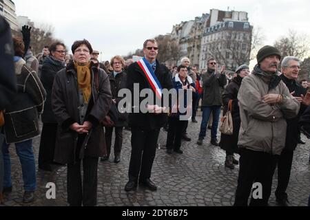 800 persone partecipano a una protesta convocata da organizzazioni di estrema destra contro il collettivo femminista Femen sul posto Vauban a Parigi, 8 febbraio 2014. I manifestanti si sono riuniti per chiedere lo scioglimento del movimento attivista e l'espulsione del leader ucraino Inna Shevchenko, cui è stato concesso asilo politico in Francia. Lanciato nel 2008, Femen ha aperto una "base di formazione" a Parigi nel settembre 2012. Foto di Axelle de Russa/ABACAPRESS.COM Foto Stock