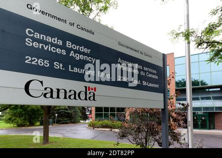 Segnale della Canada Border Services Agency su St. laurent Blvd a Ottawa Foto Stock