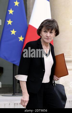 Il Ministro francese junior per anziani e disabili Michele Delaunay lascia la riunione settimanale del gabinetto al Palazzo presidenziale Elysee, a Parigi, in Francia, il 19 marzo 2014. Foto di Stephane Lemouton/ABACAPRESS.COM Foto Stock