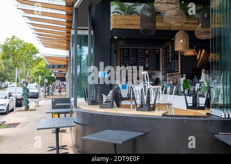 Sydney, Australia. Martedì 22 dicembre 2020, le strade sono tranquille ad Avalon a seguito dello scoppio della covid 19 presso la RSL locale e il club di bowling, la maggior parte dei residenti sono stati testati e le code presso i centri di test sono brevi, il governo del NSW ha messo l'area delle spiagge settentrionali di Sydney in blocco fino a mezzanotte del 23 dicembre, Sydney, Australia Credit: martin Berry/Alamy Live News Foto Stock