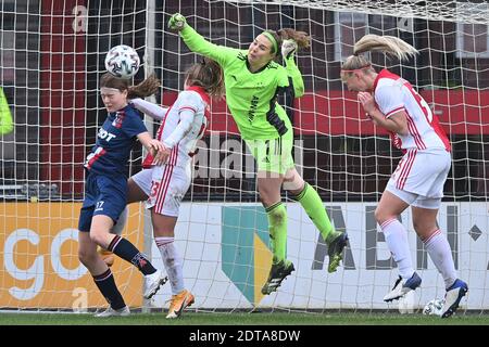 AMSTERDAM, PAESI BASSI - DICEMBRE 20: Portiere Lize Kop di Ajax durante la partita femminile olandese Eredivisie tra Ajax e VV Alkmaar a De Toekomst o Foto Stock