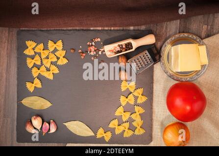 Sfondo per il testo pasta e verdure Foto Stock