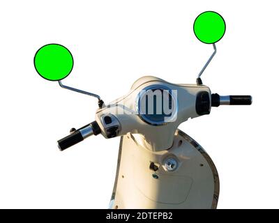 Ciclomotore elettrico su sfondo bianco isolato. La parte anteriore del ciclomotore, il volante e due specchietti Foto Stock
