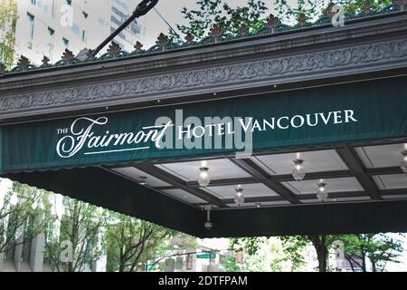 Vancouver, Canada - Giugno 29,2020: Vista dell'entrata del Fairmont Hotel nel centro di Vancouver. Foto Stock