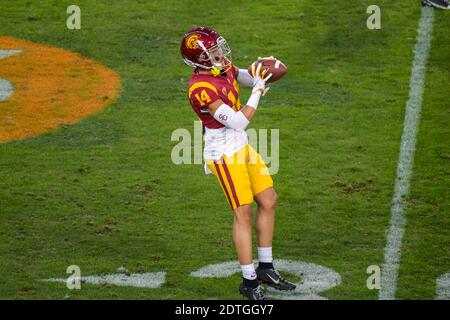 Il Cornerback dei Trojans della California meridionale Jayden Williams (14) si riscalda prima di una partita di football della NCAA contro gli Oregon Ducks, venerdì 18 dicembre 2020, Foto Stock