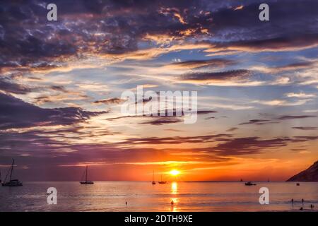 Cielo spettacolare, perfetto per la sostituzione del cielo, sfondi, screen saver o qualsiasi altra applicazione Foto Stock