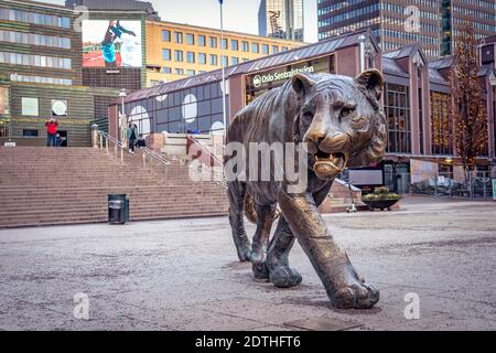 Oslo, Norvegia - scultura di una tigre nel centro della città Foto Stock