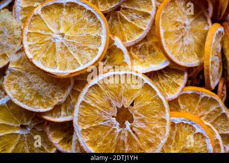Primo piano di fette arancioni secche Foto Stock