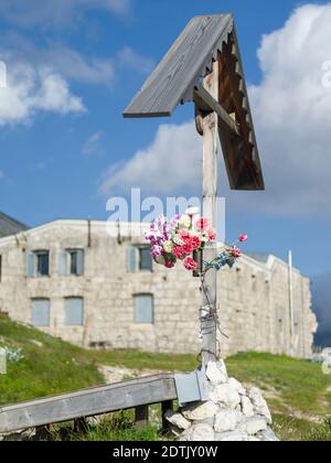 Forte tre Sassi al Passo di Valparola nelle dolomiti. Tre Sassi risale alla prima guerra mondiale ed è ora museo. Europa, Europa centrale, Italia Foto Stock
