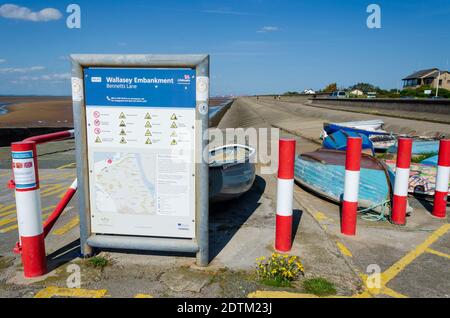 Meols, The Wirral, Regno Unito: 23 giugno 2020: Un cartello con informazioni utili per i visitatori del North Wirral Country Park si trova accanto al Bennetts Lane Foto Stock