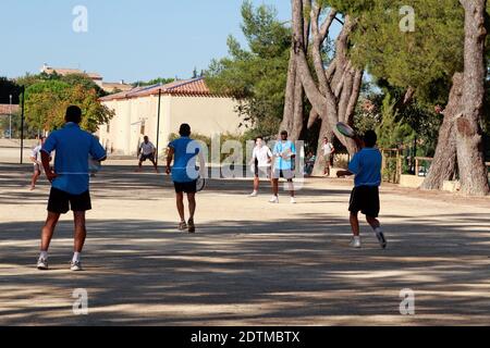 Tambourine Match, uno sport tradizionale nato nel XIX secolo in Linguadoca. Festa a Cournonsec. Occitanie, Francia. Foto Stock