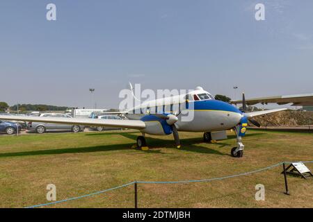A de Havilland DH.104 dove SRS.1 (G-AHRI) 4X-ARI, Newark Air Museum, vicino Newark-on-Trent, Nottinghamshire, Regno Unito. Foto Stock
