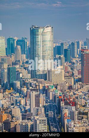 Giappone, Tokyo City, Roppongi Avenue e Roppongi Hills Building Foto Stock