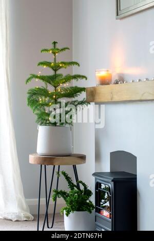 Angolo della camera decorata per Natale Foto Stock