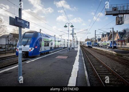 Stazione Beauvais, 13 dicembre 2019: Sciopero dei trasporti, 9° giorno di mobilitazione e sciopero dei trasporti della SNCF (compagnia ferroviaria nazionale francese) e della RATP Foto Stock