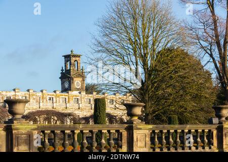 Derelict resti di ala di servizio di Trentham hall a Trentham I giardini si stoke su trent staffordshire Foto Stock