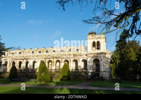 Derelict resti di ala di servizio di Trentham hall a Trentham I giardini si stoke su trent staffordshire Foto Stock