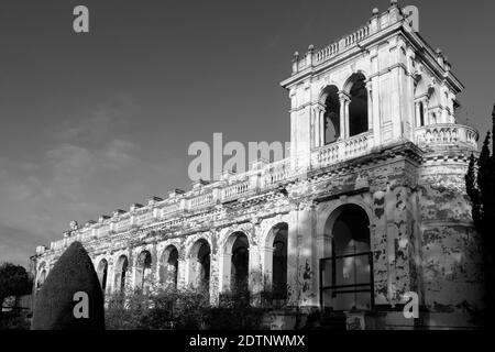 Derelict resti di ala di servizio di Trentham hall a Trentham I giardini si stoke su trent staffordshire Foto Stock