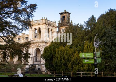 Derelict resti di ala di servizio di Trentham hall a Trentham I giardini si stoke su trent staffordshire Foto Stock