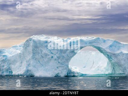 Iceberg nella baia di Disko, Groenlandia, Danimarca, agosto Foto Stock