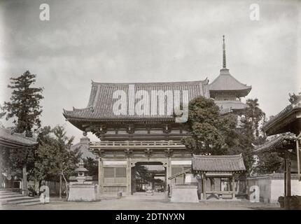 Fotografia d'epoca del XIX secolo - Giappone - dallo studio di Baron Raimund von Stillfried. Tempio buddista di Tennoji, Tokyo. Foto Stock