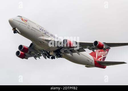 Virgin Atlantic Boeing 747 Jumbo Jet G-VROY, chiamato Pretty Woman, con partenza dall'aeroporto Heathrow di Londra diretto per gli Stati Uniti. Forse l'ultimo da Londra Foto Stock
