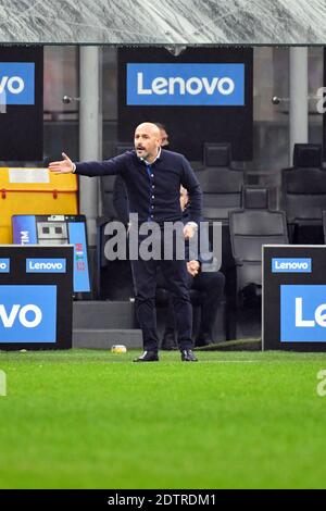 Milano, Italia. 20 dicembre 2020. Il capo allenatore Vincenzo Italiano di Spezia ha visto nella serie UNA partita tra Inter Milan e Spezia a San Siro a Milano. (Foto: Gonzales Photo - Tommaso Fimiano). Foto Stock