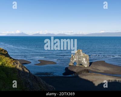 Sea stack Hvitserkur, un punto di riferimento della penisola. Paesaggio sulla penisola Vatnsnes nel nord Islanda. Europa, Nord Europa, Islanda Foto Stock