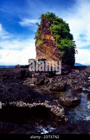 Tiny Offshore Rocky Island o Islet Off Nosy Tanikey Off Isola di Nosy Be Nord-Ovest MalagcarNosy Be Island Foto Stock