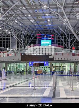 Flughafen Stoccarda vuoto come il divieto di viaggio e il coprifuoco tedesco prende una presa del paese durante la pandemia Foto Stock