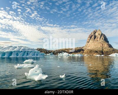 Uummannaq città sull'isola di Uummannaq. America, Nord America, Groenlandia, Danimarca Foto Stock