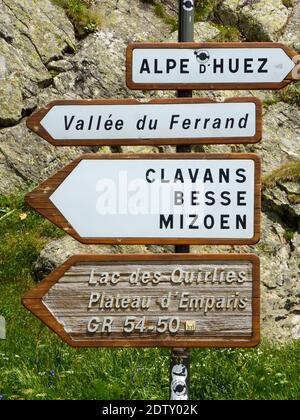 Indicazioni stradali per Alpe d'Huez in Auvergne, Francia Foto Stock