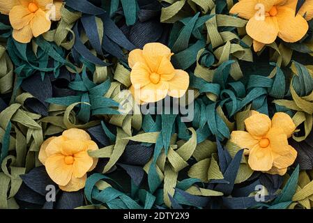Papiroflessione, fiori di carta in colori Foto Stock