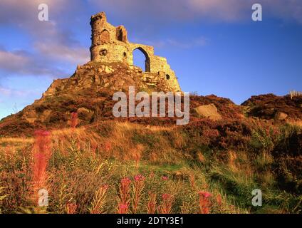 Mow Cop Castle in estate, Mow Cop, Cheshire & Staffordshire confine, Inghilterra, Regno Unito Foto Stock