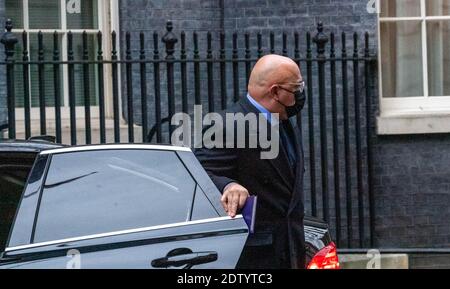 Londra, Regno Unito. 22 dicembre 2020. Nadhim Zahawi, membro del Sottosegretario di Stato parlamentare presso il DHSC per il programma di vaccinazione COVID-19, arriva a 10 Downing Street, Londra UK Credit: Ian Davidson/Alamy Live News Foto Stock