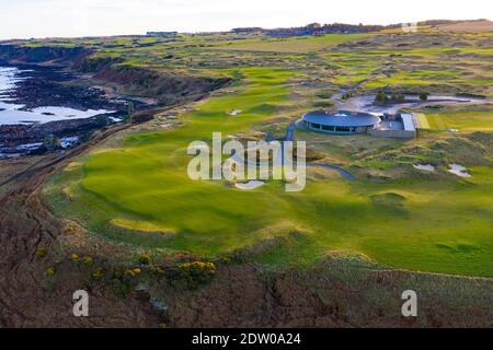 Vista aerea dei campi da golf del Castle Course fuori St Andrews a Fife, Scozia, Regno Unito Foto Stock
