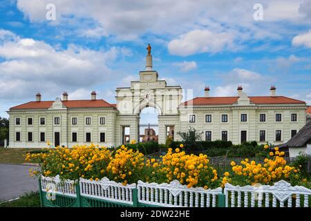 Attrazione turistica Belorussiana - Palazzo nel villaggio di Ruzhany, regione di Brest, Bielorussia Foto Stock