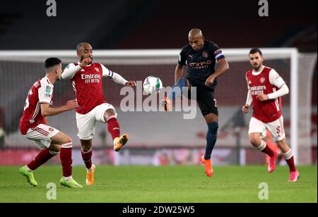 Fernandinho di Manchester City in azione durante la Carabao Cup, quarto finale match all'Emirates Stadium di Londra. Foto Stock