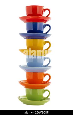 Set di sei tazze multicolore impilate isolate su bianco Foto Stock