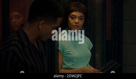 DATA DI USCITA: 23 dicembre 2020 TITOLO: Sylvia's Love STUDIO: Amazon Studios REGISTA: Eugene Ashe TRAMA: Una donna che lavora nel negozio di dischi di suo padre ad Harlem alla fine degli anni '50 incontra un aspirante sassofono giocatore. CON LA STELLA: TESSA THOMPSON come Sylvie Parker, NNAMDI ASOMUGHA come Robert Halloway. (Immagine di credito: © Amazon Studios/immagini di intrattenimento) Foto Stock